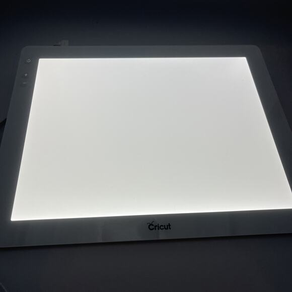 Cricut Bright Pad Tracing Pad with Adjustable LED Light CLP7000 - Picture 1 of 6